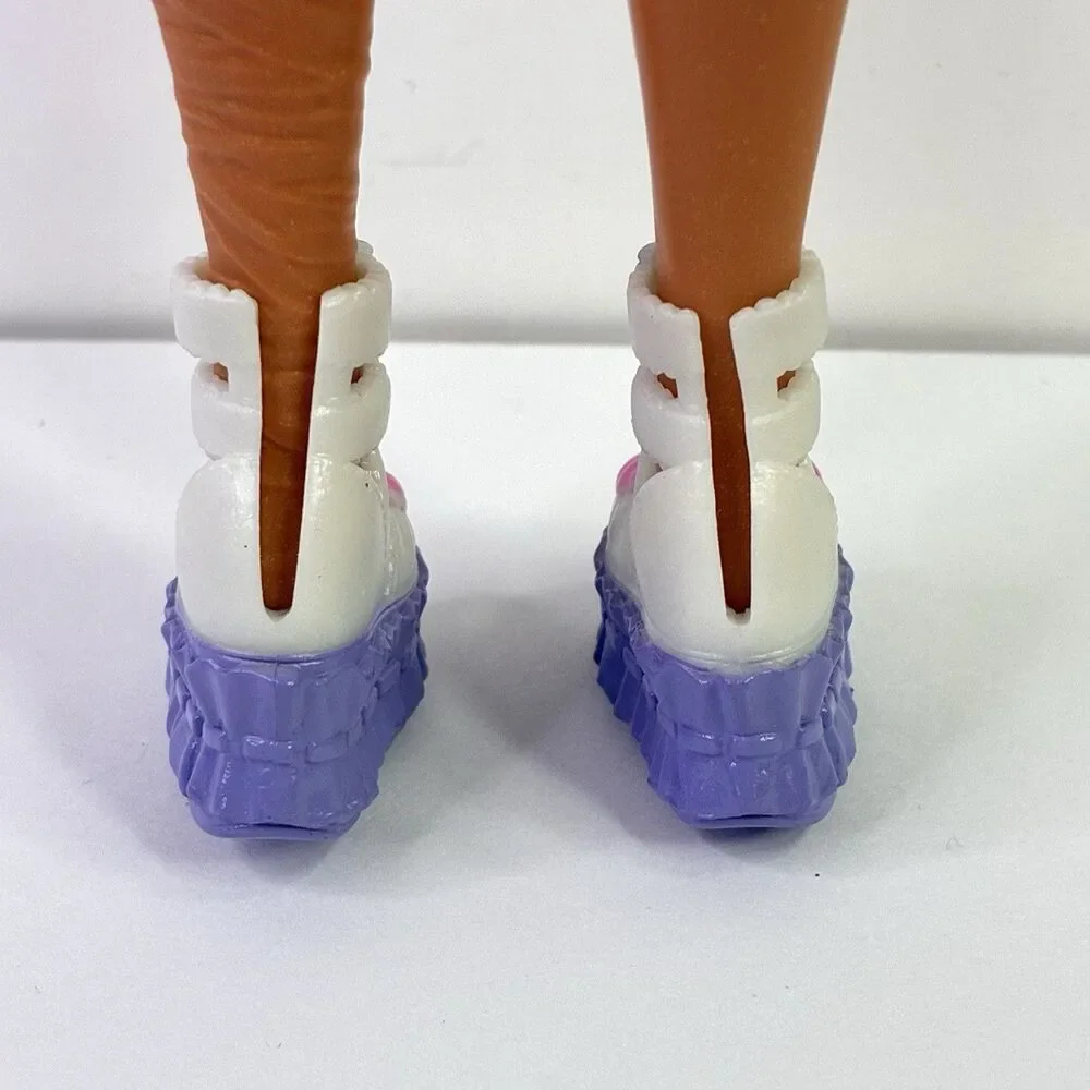 Monster High Skulltimate Secrets 3 Neon Frights G3 Draculaura Shoes White Purple